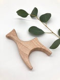 Load image into Gallery viewer, Maple Grasping Animal